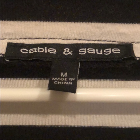 Cable and Gauge Long Sleeve w button top Size M - Picture 2 of 4